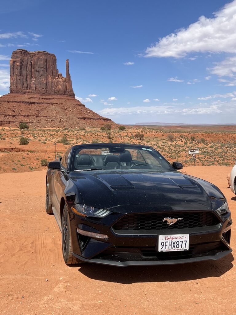 Ford Mustang à Monument Valley
